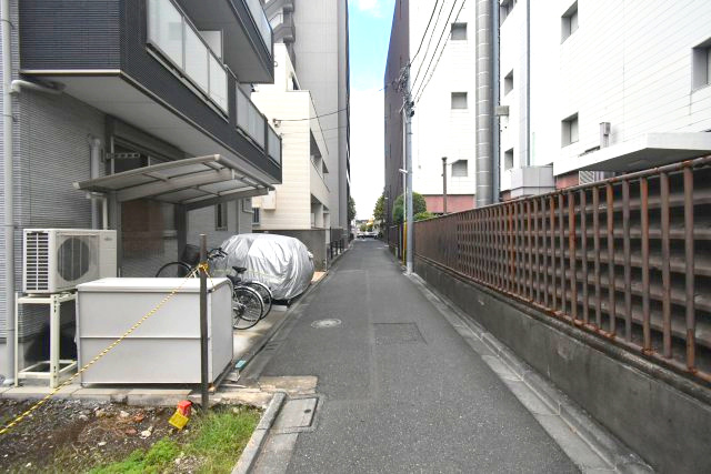 中野区本町4丁目・売地の前面道路含む現地写真