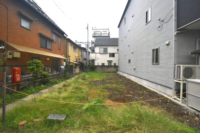 中野区本町4丁目・売地の外観|南側が隣地通路となっておりますので、東南角地風で日当たり良好な土地です。
