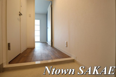 【玄関】 | Brave亀島本陣(ブレイヴカメジマホンジン) | 収納もある玄関です