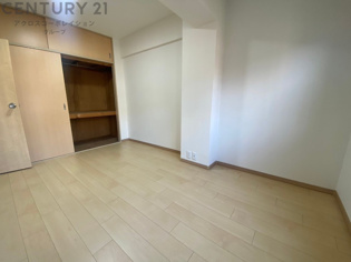 子供部屋…創造性や成長を促す遊びの空間を提供。学習や趣味に集中できる環境を整えます。個別のプライベートスペースは自己表現と自立心を育み、心地よい睡眠環境を整えリラックスできる場所を提供。