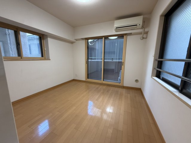 グラビスコート三条堺町の居間・リビング|使いやすいリビングです