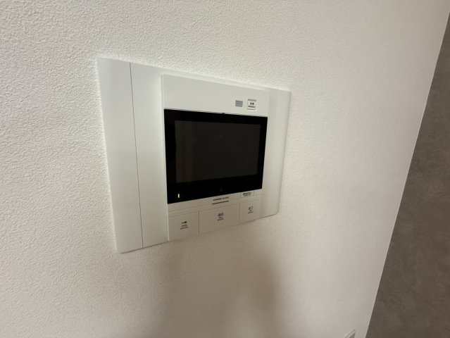 グラビスコート三条堺町のセキュリティ|L字型の使いやすいキッチンです