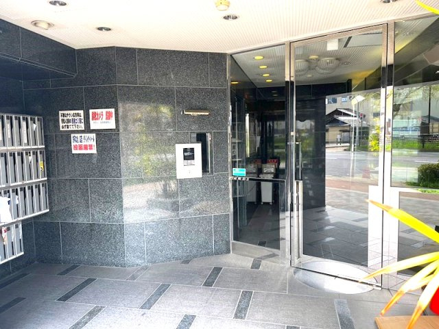 グランドパレス堀川パートⅡのエントランス|落ち着いたエントランスです