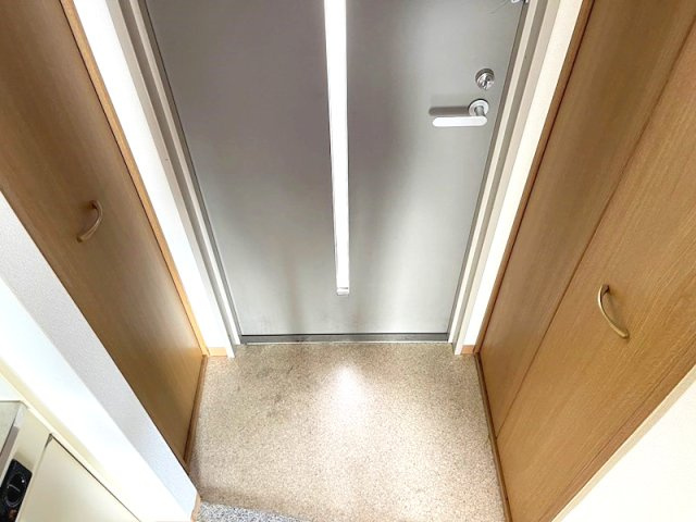 グランドパレス堀川パートⅡの玄関|収納もある玄関です