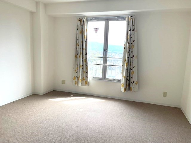 グランドパレス堀川パートⅡの居間・リビング|ゆったり過ごせる居間です