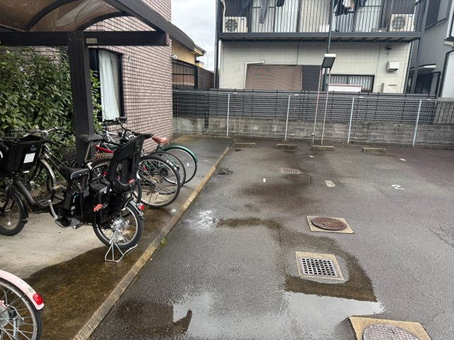 グリーンハイム平井の駐車場