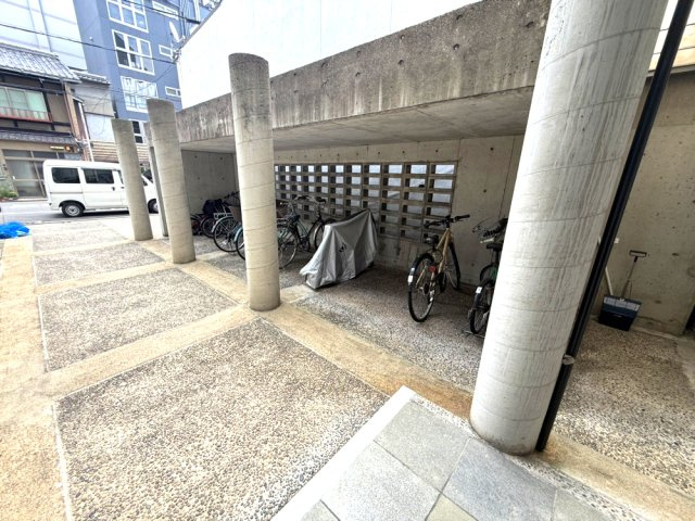 メゾンアルマのその他共用部分|駐輪スペースです