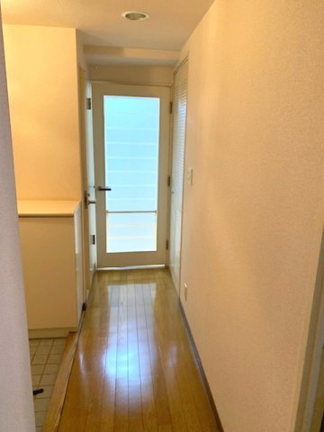 メゾンアルマのその他|玄関からお部屋方向を眺めた景色です