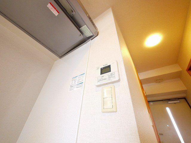 アイリスハイツ8号館の設備|給湯のリモコン
