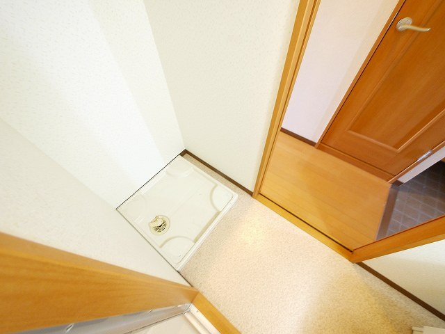 アイリスハイツ8号館の設備|室内洗濯機置き場です。