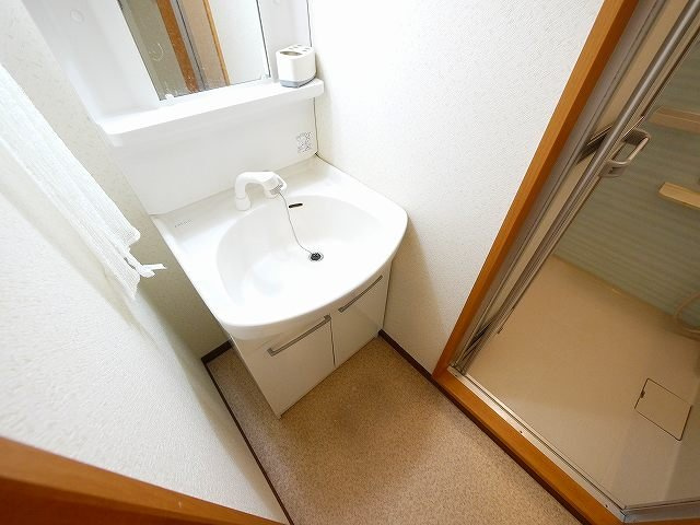 アイリスハイツ8号館の洗面所|使いやすい洗面所です