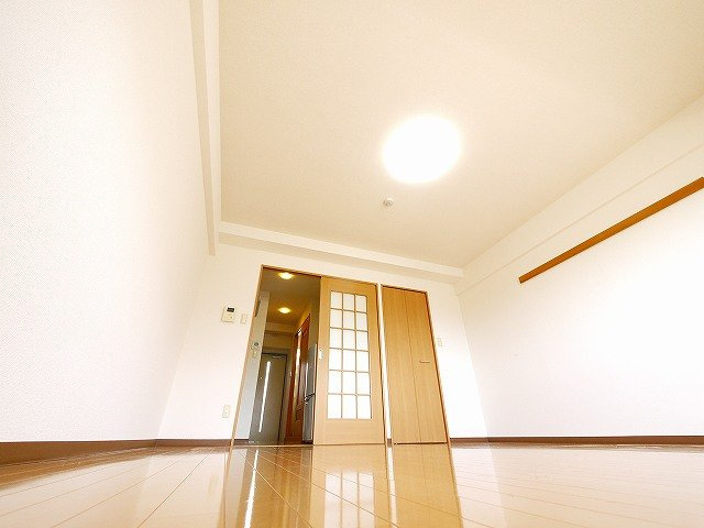 アイリスハイツ8号館の寝室|ゆとりの広さです