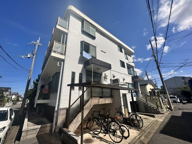 高槻市芝生町２丁目の一棟アパートの外観|2024年10月、外壁塗装、屋上防水改修工事済み！現状満室です