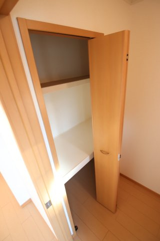 【収納】 | ゾーナブローテⅡ | 玄関前の収納