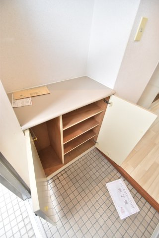 大阪市城東区中央１丁目の賃貸マンションの玄関