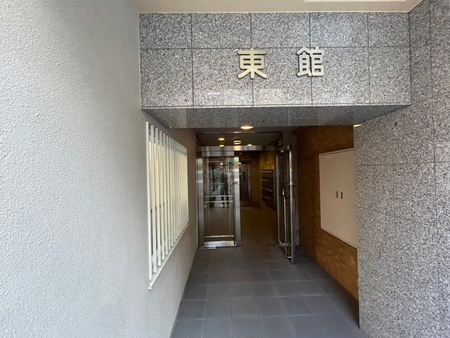 金栄ビル東館のエントランス