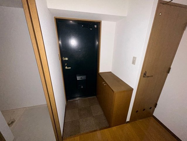 金栄ビル東館の玄関