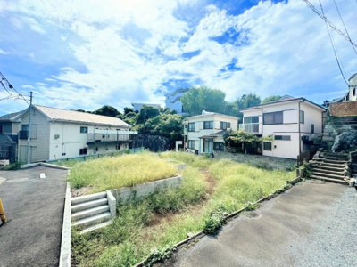 【外観】 | ◇桜ヶ丘２丁目　新築戸建て　３号棟◇ | 前面道路は閑静な住宅地。車通りの少ない道路です。お子様にも安心です。

