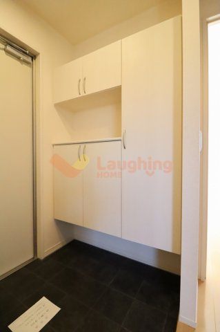 D-ROOM AKARIの玄関|収納もある玄関です