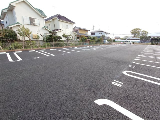 エルシオンⅢの駐車場