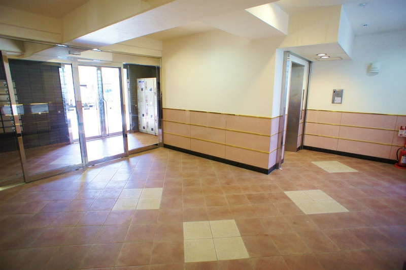 E・POPULAR（イーポプラール）【キャッシュバック対象】のロビー|ゆとりのあるロビーです