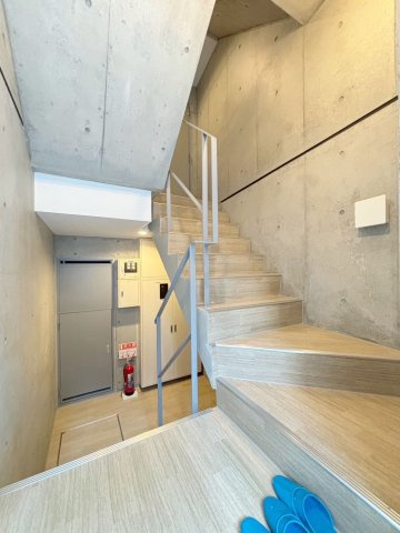 「防音マンション」ラシクラス小岩駅前のロビー|清潔なロビーです