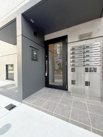 「防音マンション」ラシクラス小岩駅前のエントランス|オートロック付きのエントランスです