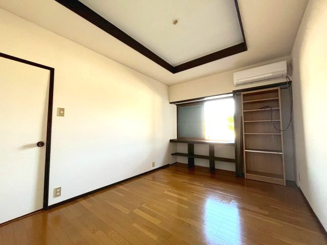 上桂森下町貸家の洋室|使い勝手のいい洋室です