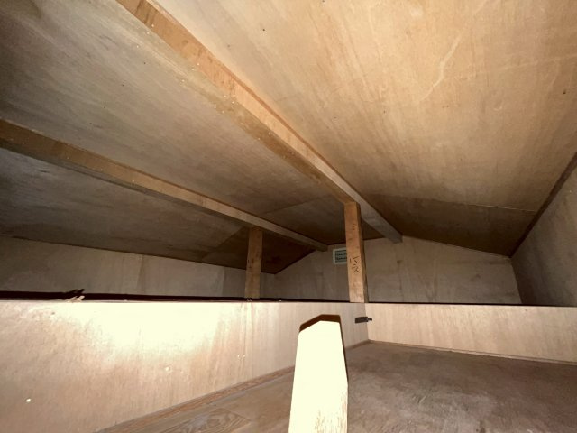 上桂森下町貸家の内装|屋根裏収納スペース
