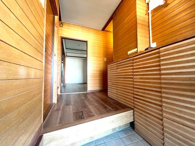 上桂森下町貸家の玄関|ゆったりとした玄関です