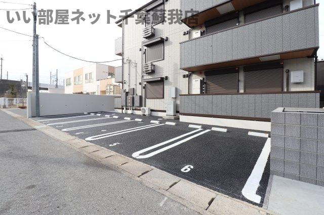 アヴァンスコート参番館の駐車場|駐車場があるので、車を買う予定の方も安心です