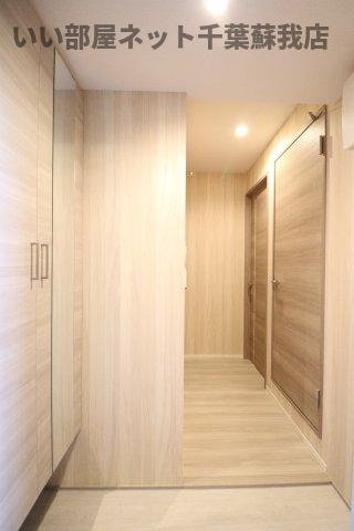 アヴァンスコート参番館の玄関|収納もある玄関です