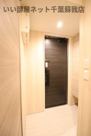 アヴァンスコート参番館の玄関|収納もある玄関です