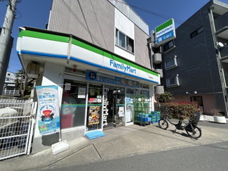 ファミリーマート 生田駅東店まで300ｍ