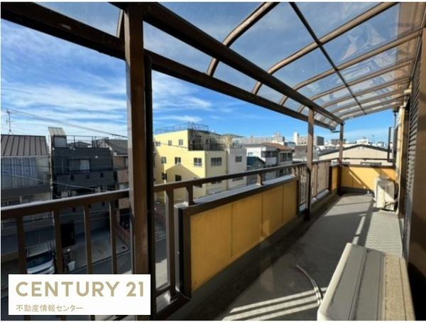 【バルコニー】 | 北西向きのバルコニーは二部屋またがった大きなバルコニーです！