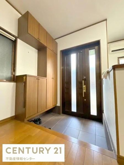 【玄関】 | 玄関は広めで来客も問題なし