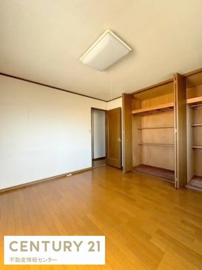 【子供部屋】 | 収納豊富な７帖の洋室です