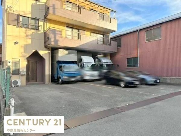 【駐車場】 | かなり広い駐車場スペース