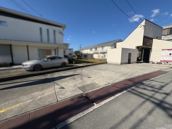 岩出市川尻　土地の前面道路含む現地写真