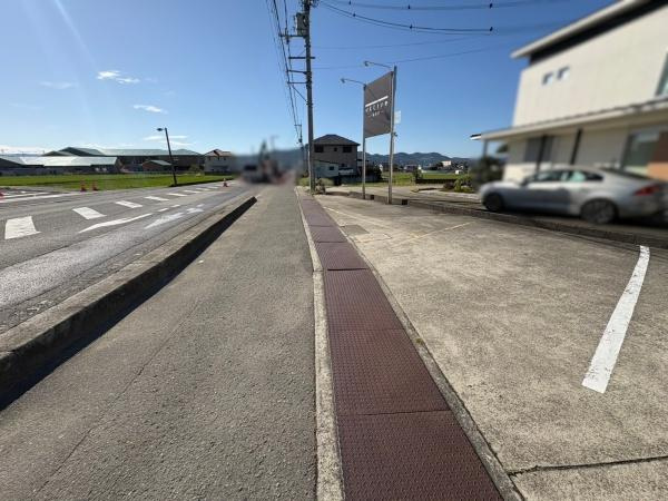 岩出市川尻　土地の前面道路含む現地写真