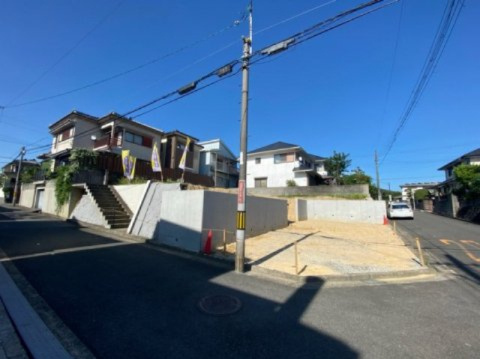 枚方市招提中町　売り土地の前面道路含む現地写真|■２区画とも南向きで日中、日当たりぽかぽかです♪♪