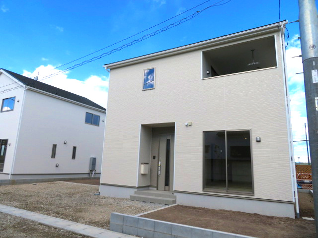 高崎市吉井町下長根第２（全4棟）2号棟の外観|ナチュラルで飽きの来ないデザインは流行に左右されない家の形です。外構も綺麗に仕上がっています(^▽^)/
