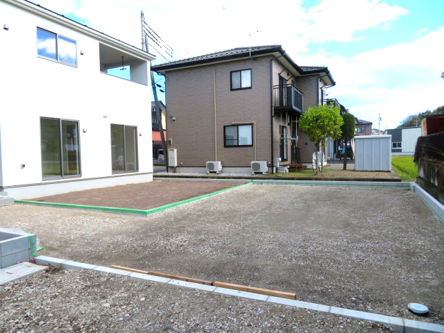 高崎市吉井町下長根第２（全4棟）4号棟の前面道路含む現地写真
