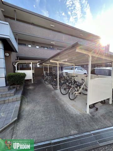 春日井市八幡町の賃貸マンションの駐車場
