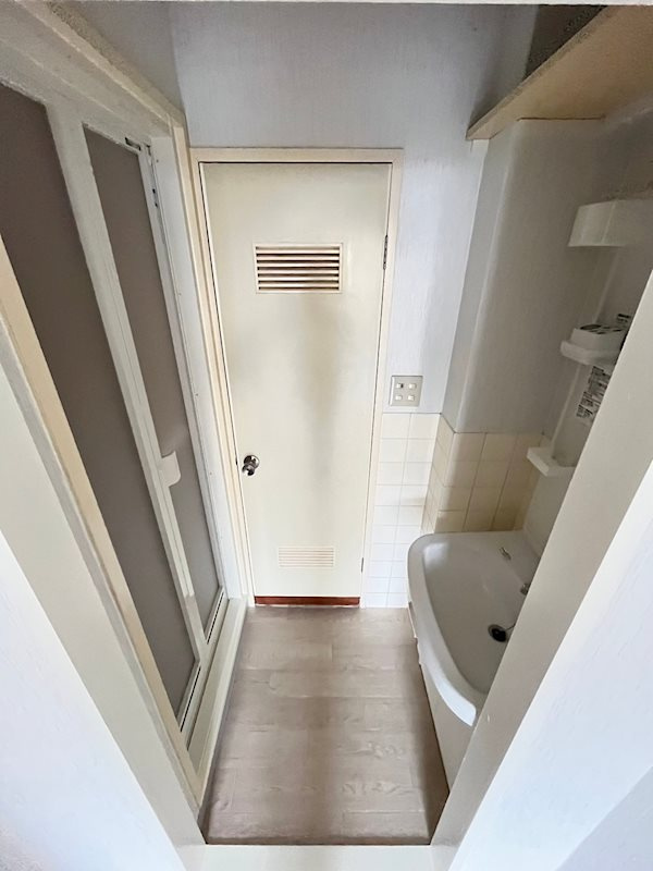 第二庭園ハイツの玄関