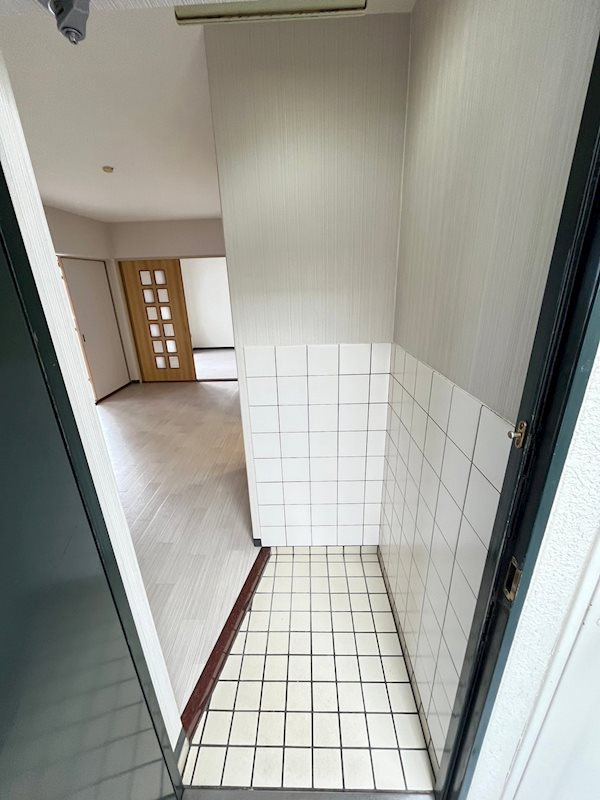 第二庭園ハイツの玄関