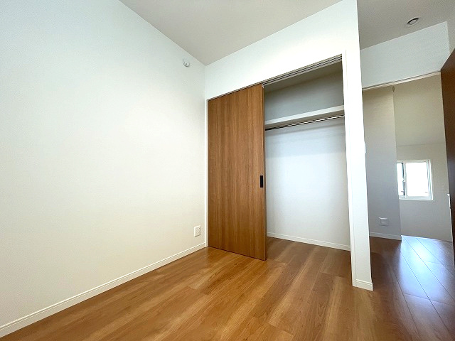 鹿児島市大明丘三丁目戸建ての洋室|2階 約5.0畳の洋室2です。