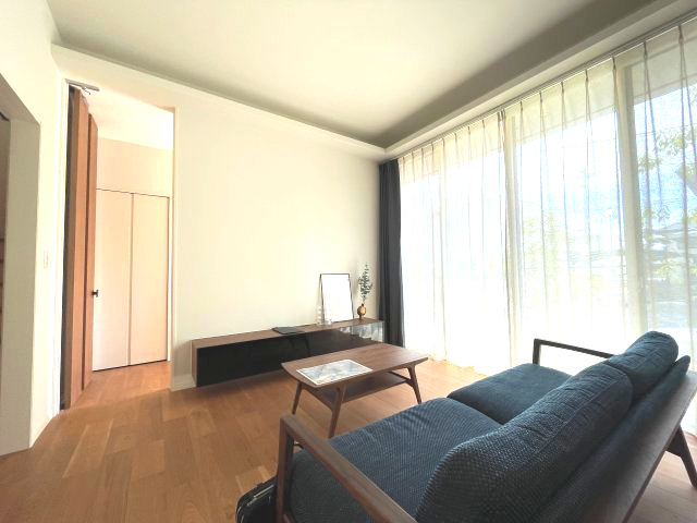 鹿児島市大明丘三丁目戸建ての居間・リビング|南向きの明るいLDK（約16.2畳）です。
