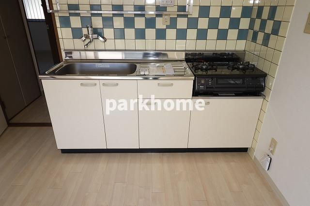 コーポレッドハットのキッチン|お料理しやすいキッチンです