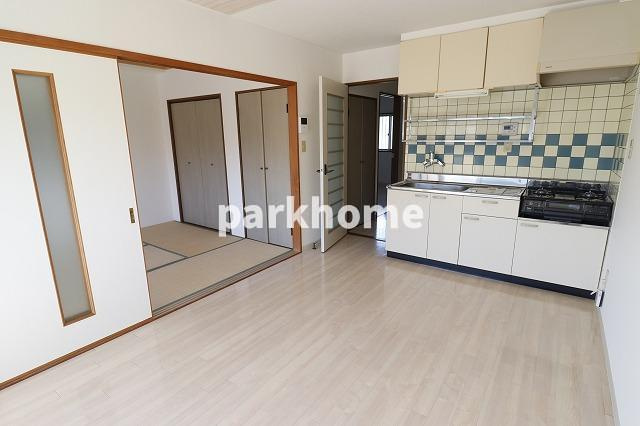 コーポレッドハットの居間・リビング|使いやすい居間です